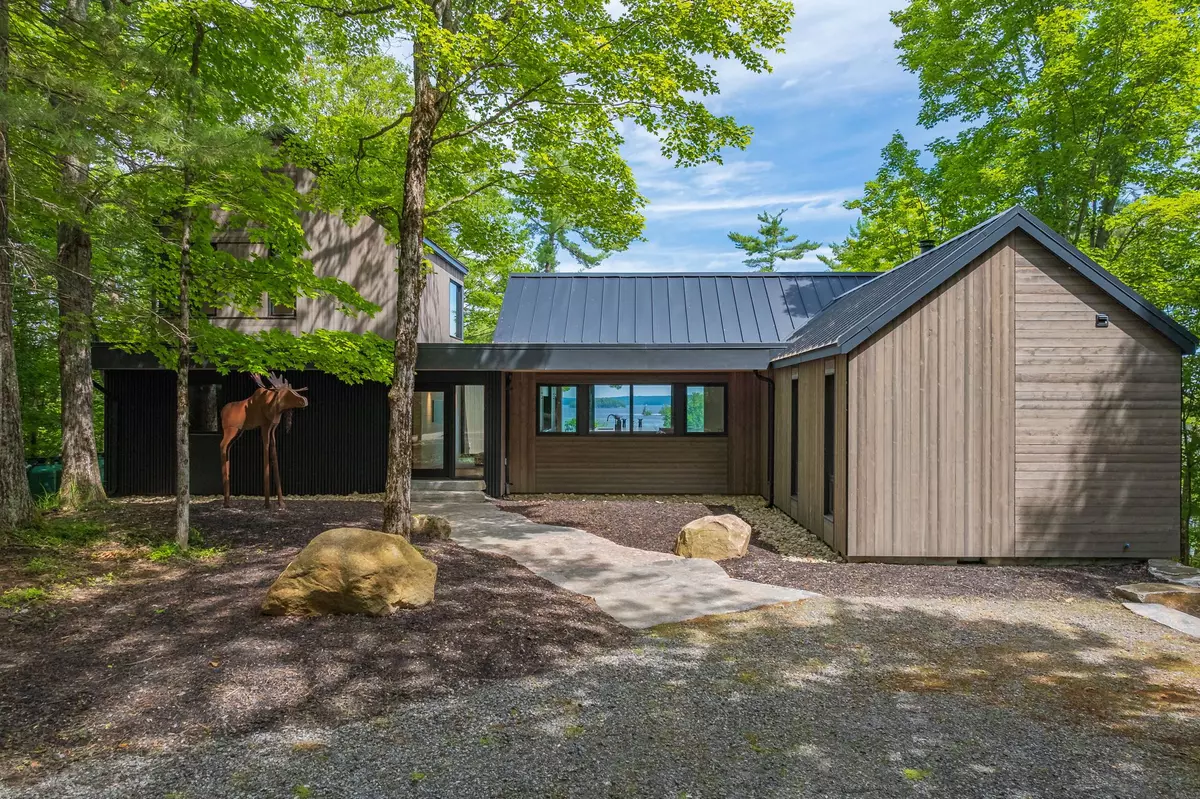 Muskoka Lakes, ON P0B 1M0,1053 Brackenrig RD #2
