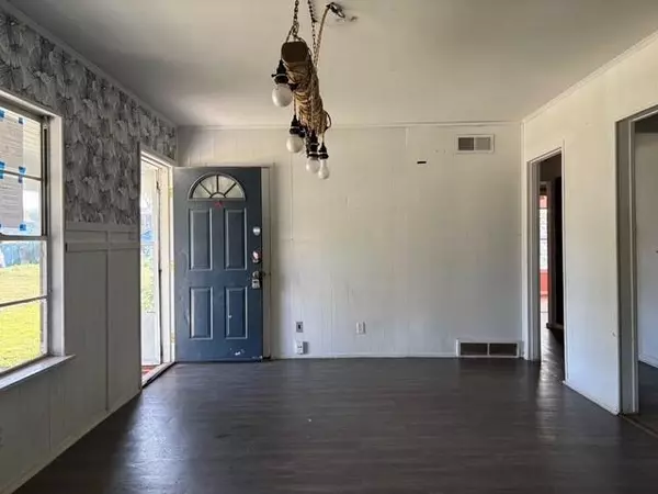 Jacksboro, TX 76458,1107 W Archer Street
