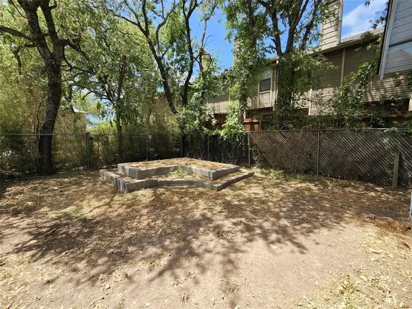 Denton, TX 76201,511 W Sycamore Street W #A