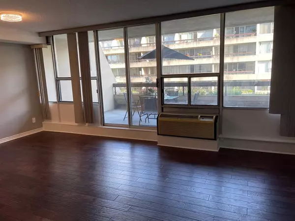 Oshawa, ON L1G 7C9,55 William ST E #401
