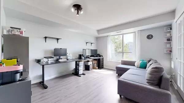 Richmond Hill, ON L4B 4N2,3 Ellesmere ST #217