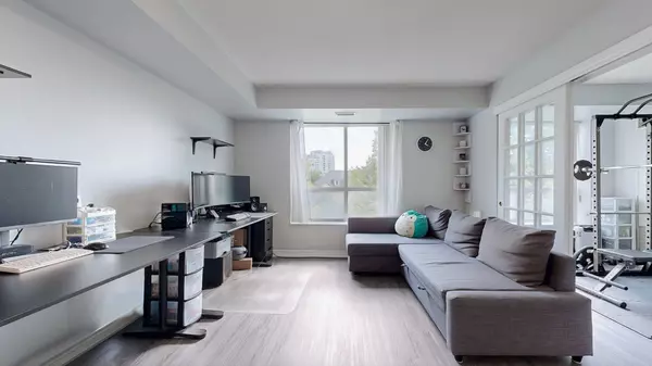 Richmond Hill, ON L4B 4N2,3 Ellesmere ST #217