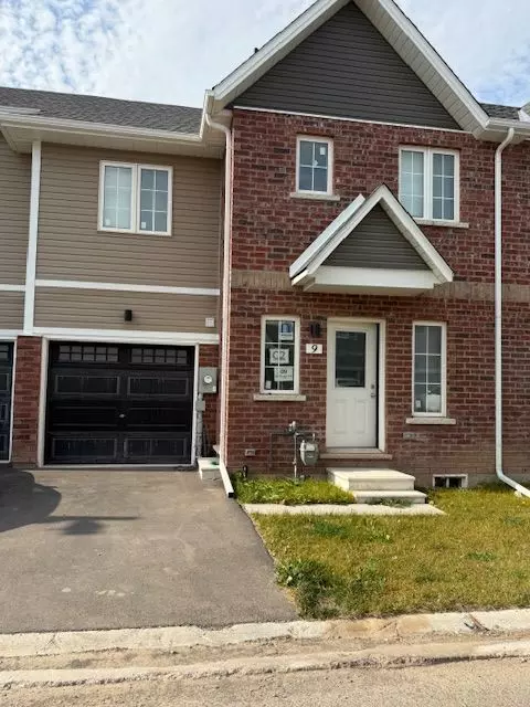 9 Waterleaf TRL, Welland, ON L3C 0H6