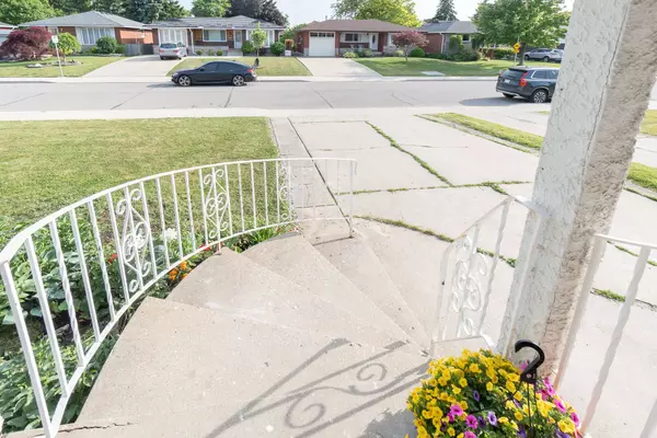 Hamilton, ON L9C 1J8,121 Delmar DR