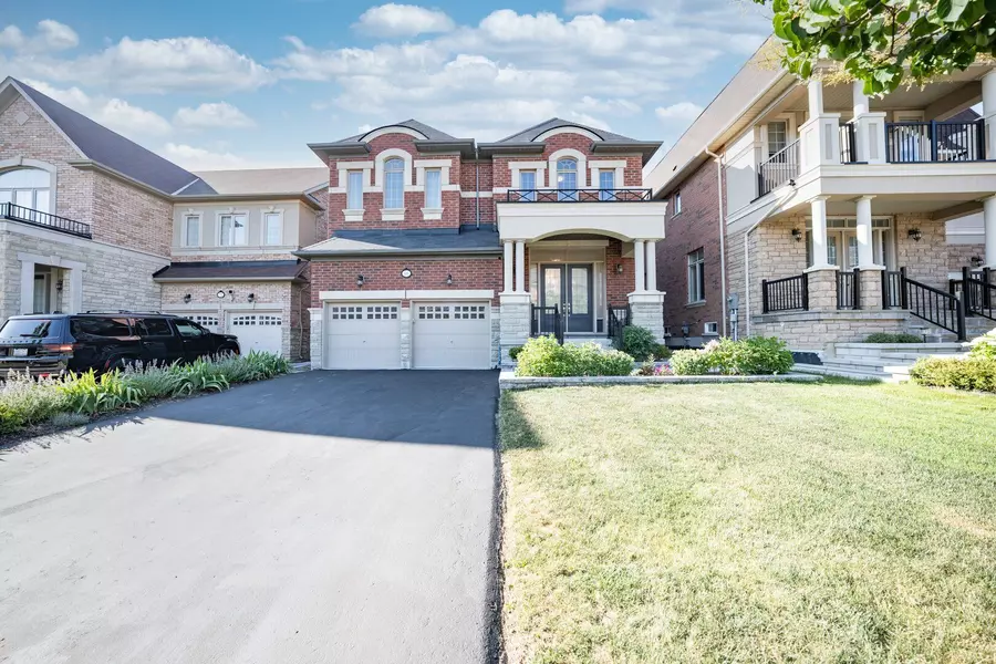 68 Randolph DR, Vaughan, ON L6A 0Z8