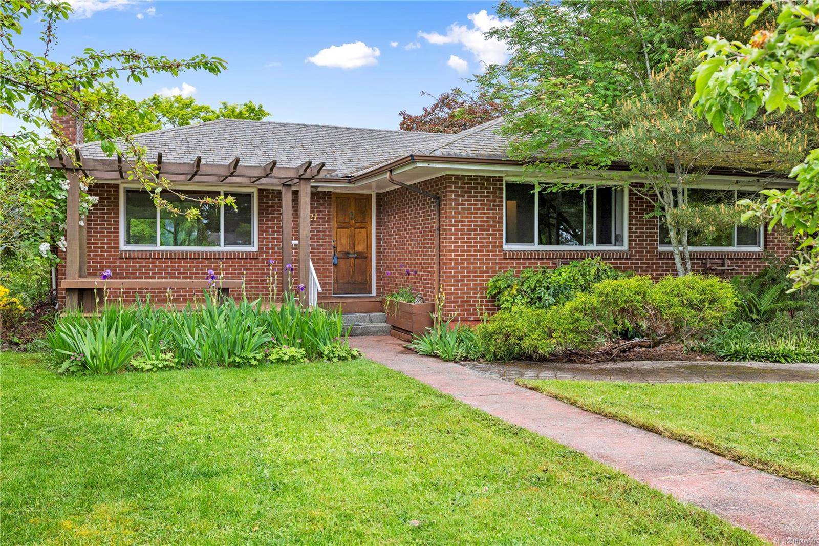 221 Garner Cres, Nanaimo, BC V9R 2A5