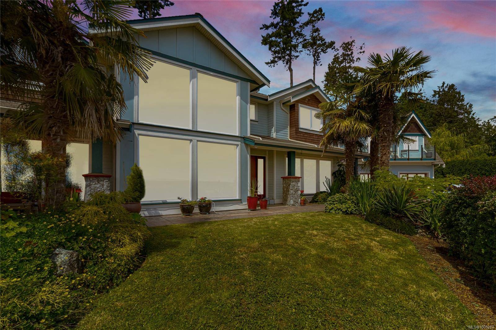 Central Saanich, BC V8M 2J7,7014 Beach View Crt