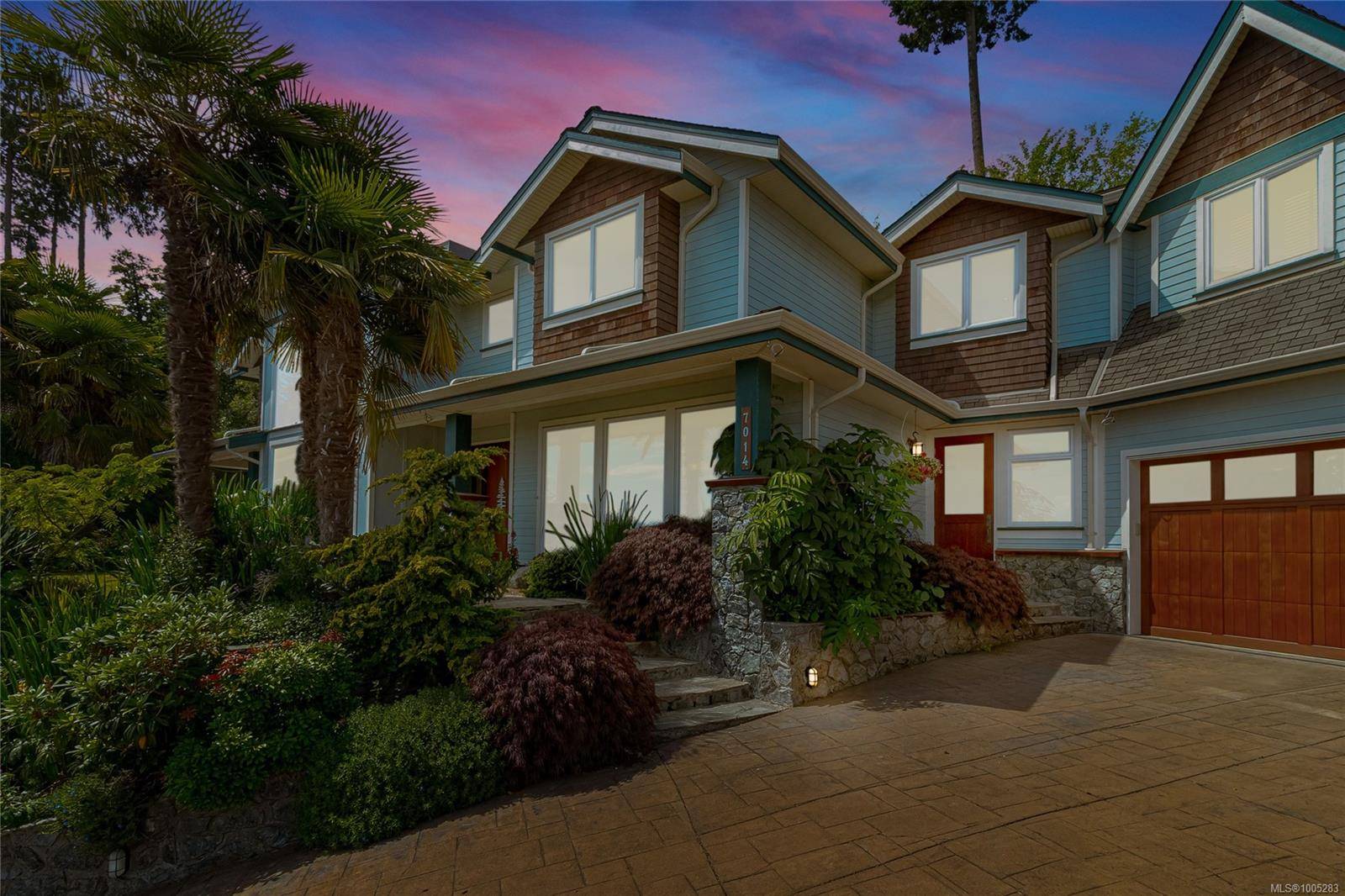 Central Saanich, BC V8M 2J7,7014 Beach View Crt