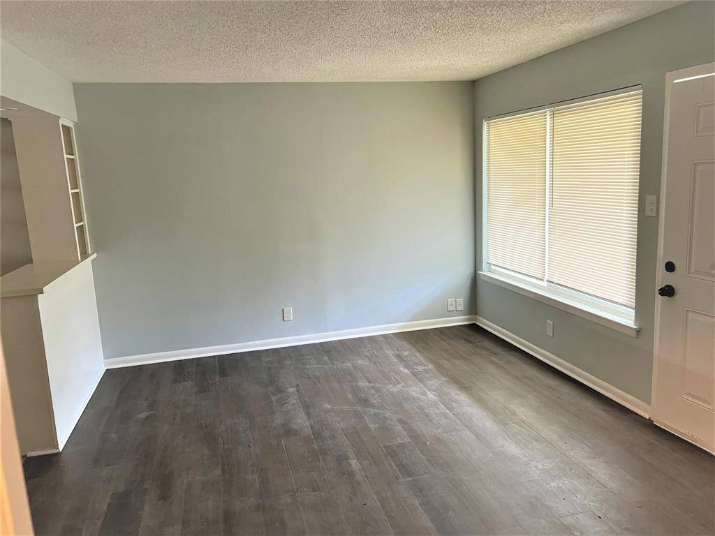 Waxahachie, TX 75165,907 Ellis Street