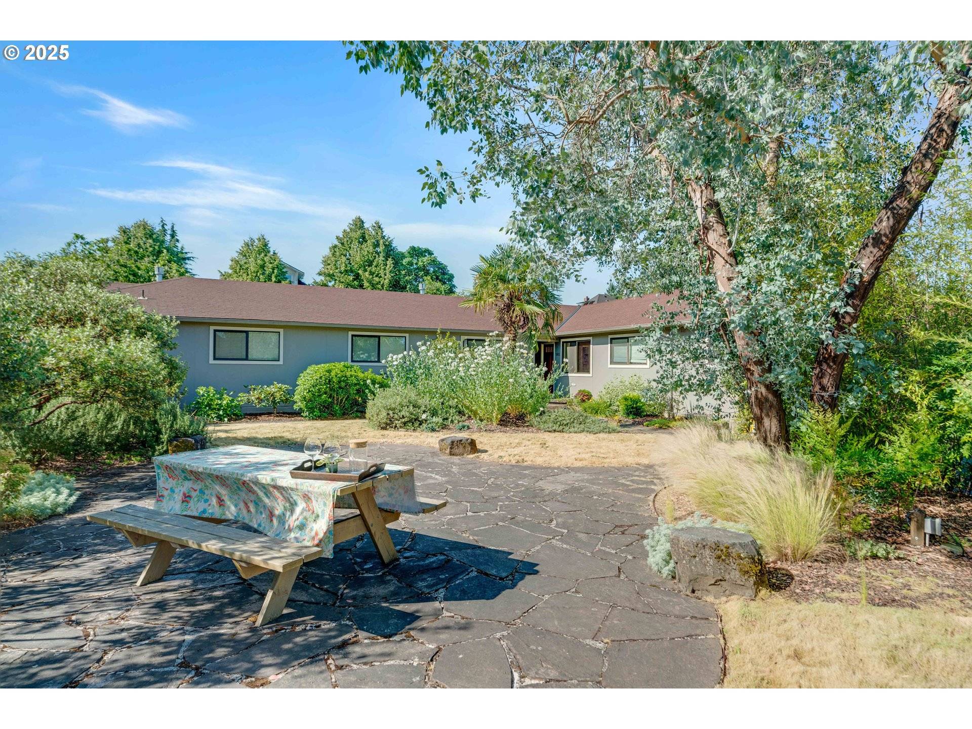 Portland, OR 97211,5811 NE 10TH AVE #106