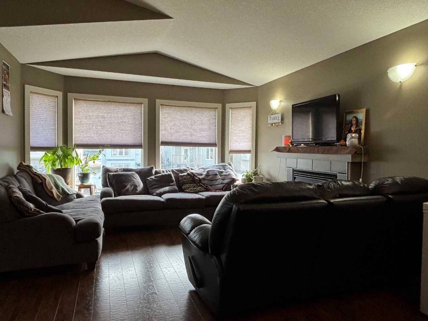 Grande Prairie, AB T8W 0J3,11532 75 AVE