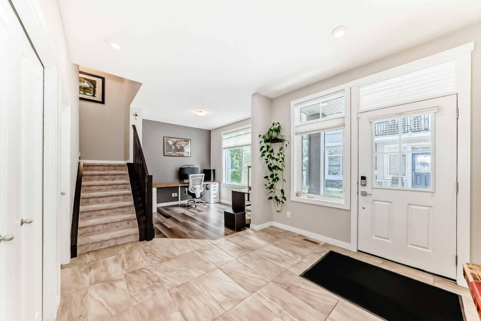Calgary, AB T3H1Y1,209 Wentworth ROW SW