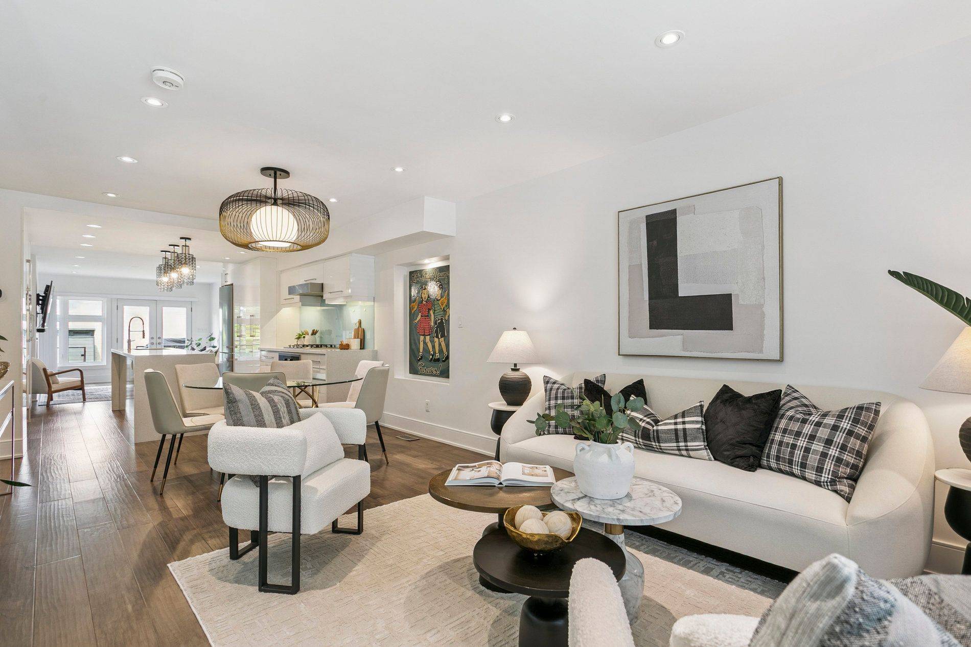 Toronto C03, ON M6C 1M1,10 Holland Park AVE
