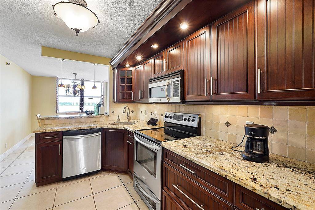 Oakland Park, FL 33309,105 Lake Emerald Dr #410