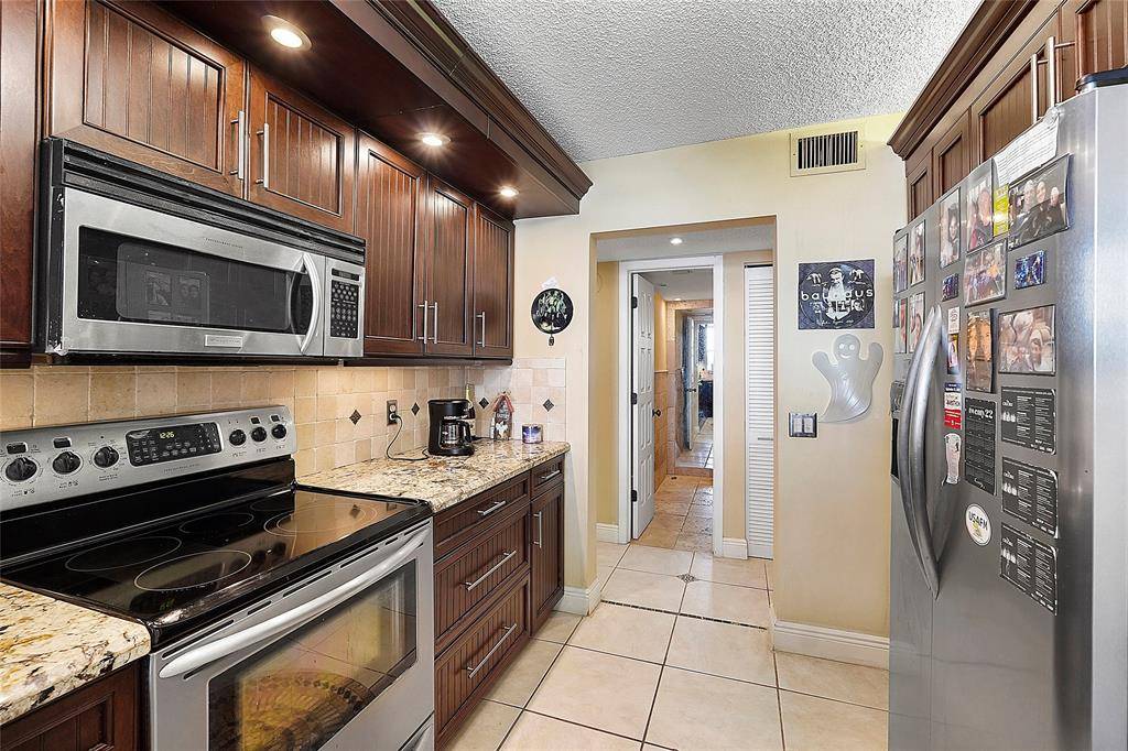 Oakland Park, FL 33309,105 Lake Emerald Dr #410