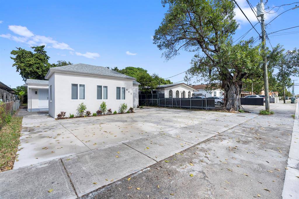 Hialeah, FL 33010,865 SE 12th St #A