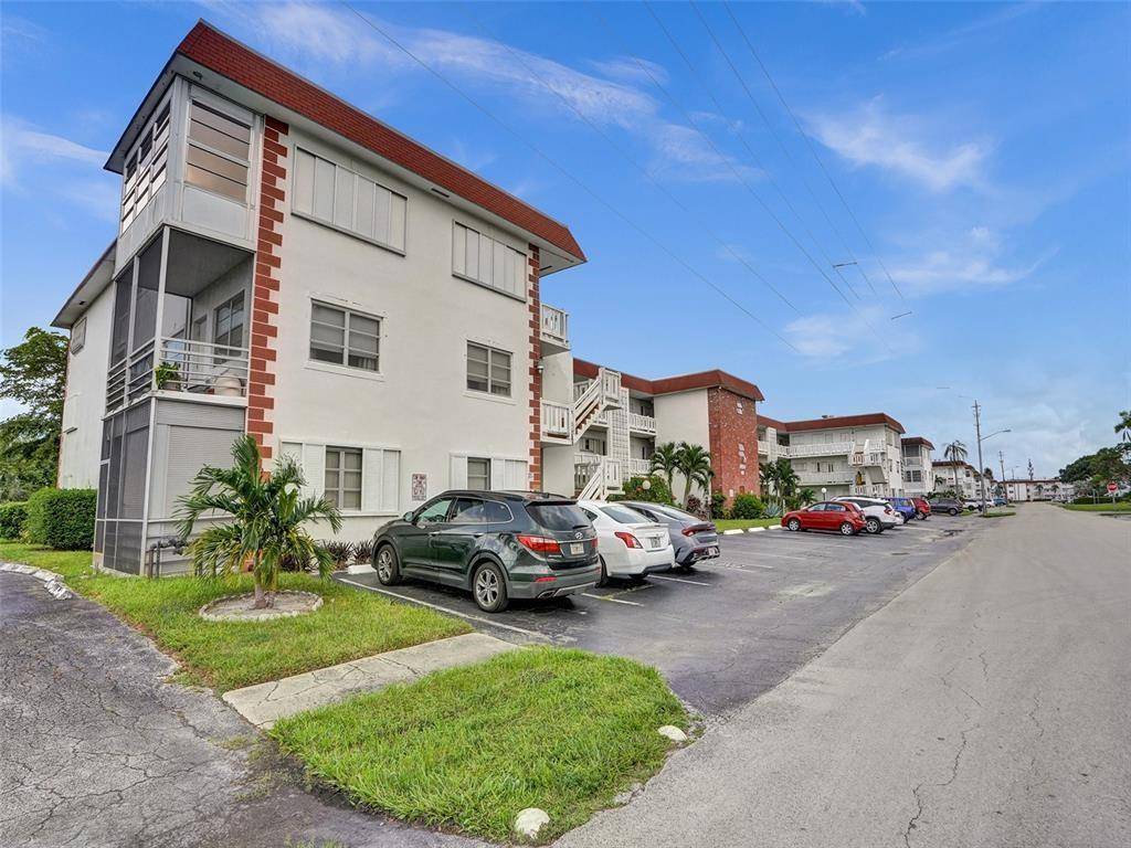 Lauderhill, FL 33313,1490 NW 43rd Ave #208