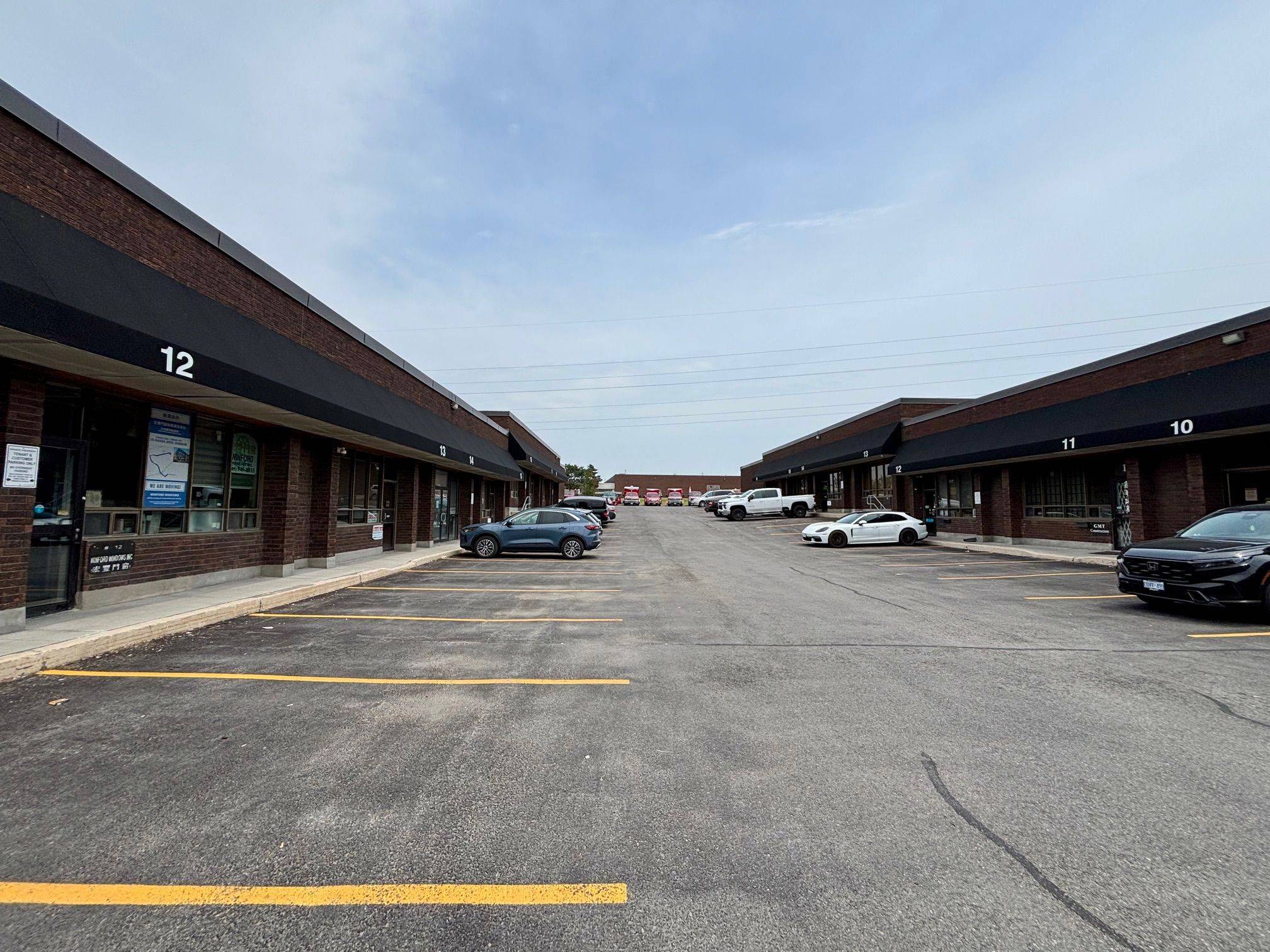 Markham, ON L3R 2R6,80 Esna Park DR #12