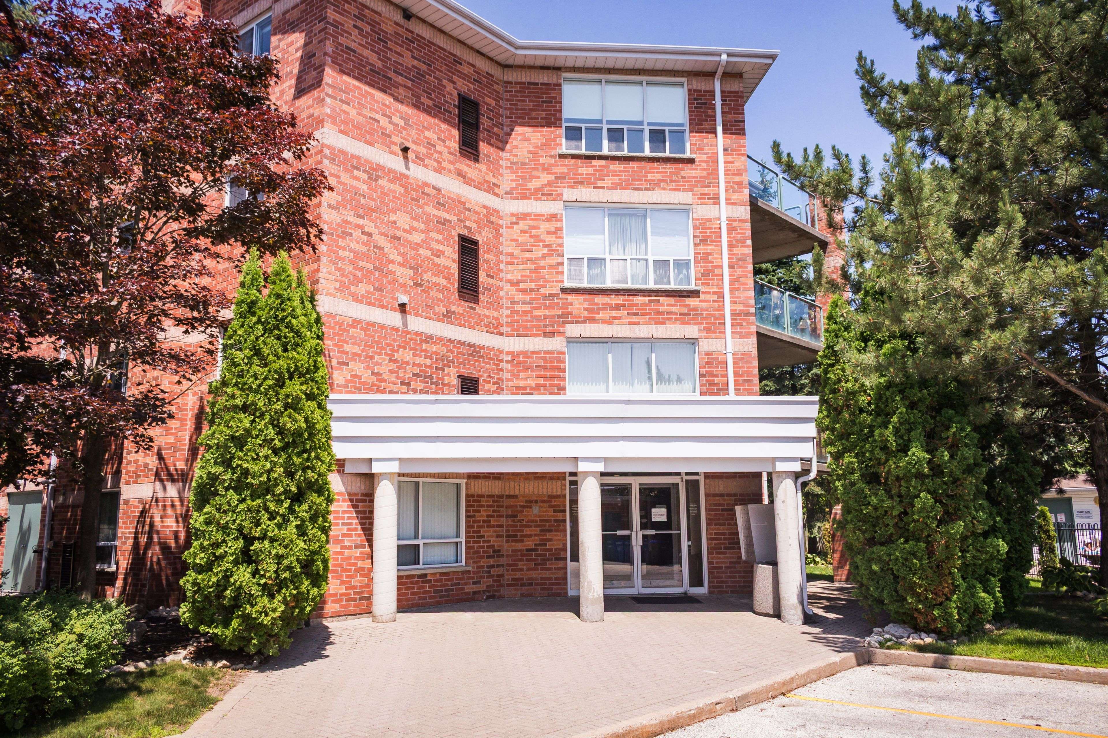 143 Edgehill DR #401, Barrie, ON L4N 1L9