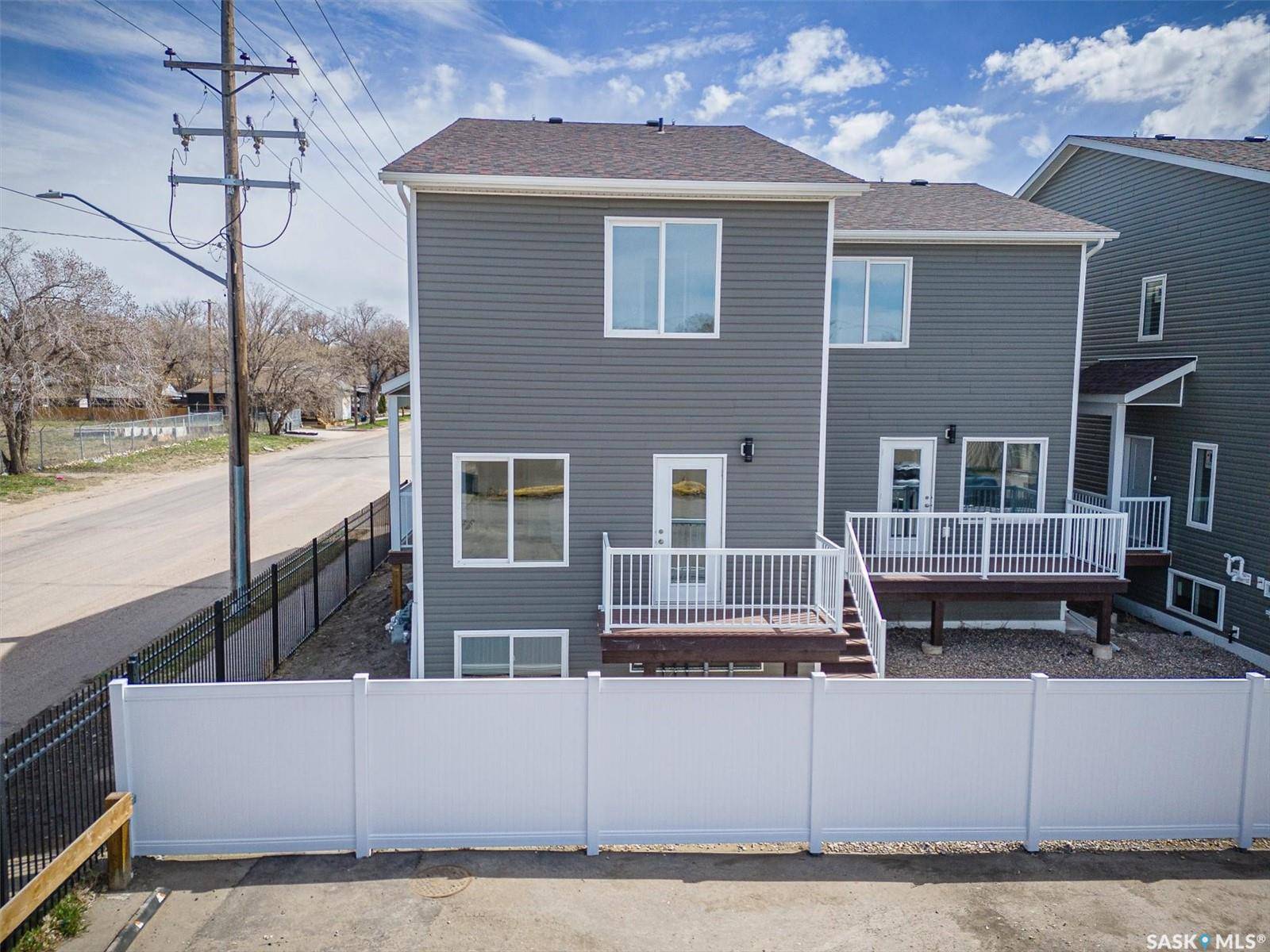 Saskatoon, SK S7M 5Y6,419 L AVENUE S
