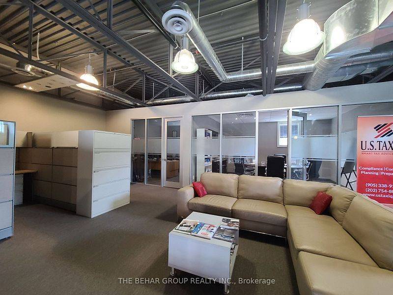 Oakville, ON L6K 2G3,550 Speers RD #1 - 8