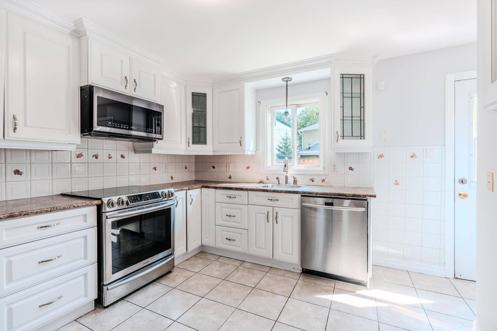 Brampton, ON L6S 1N8,19 Hearthstone CT