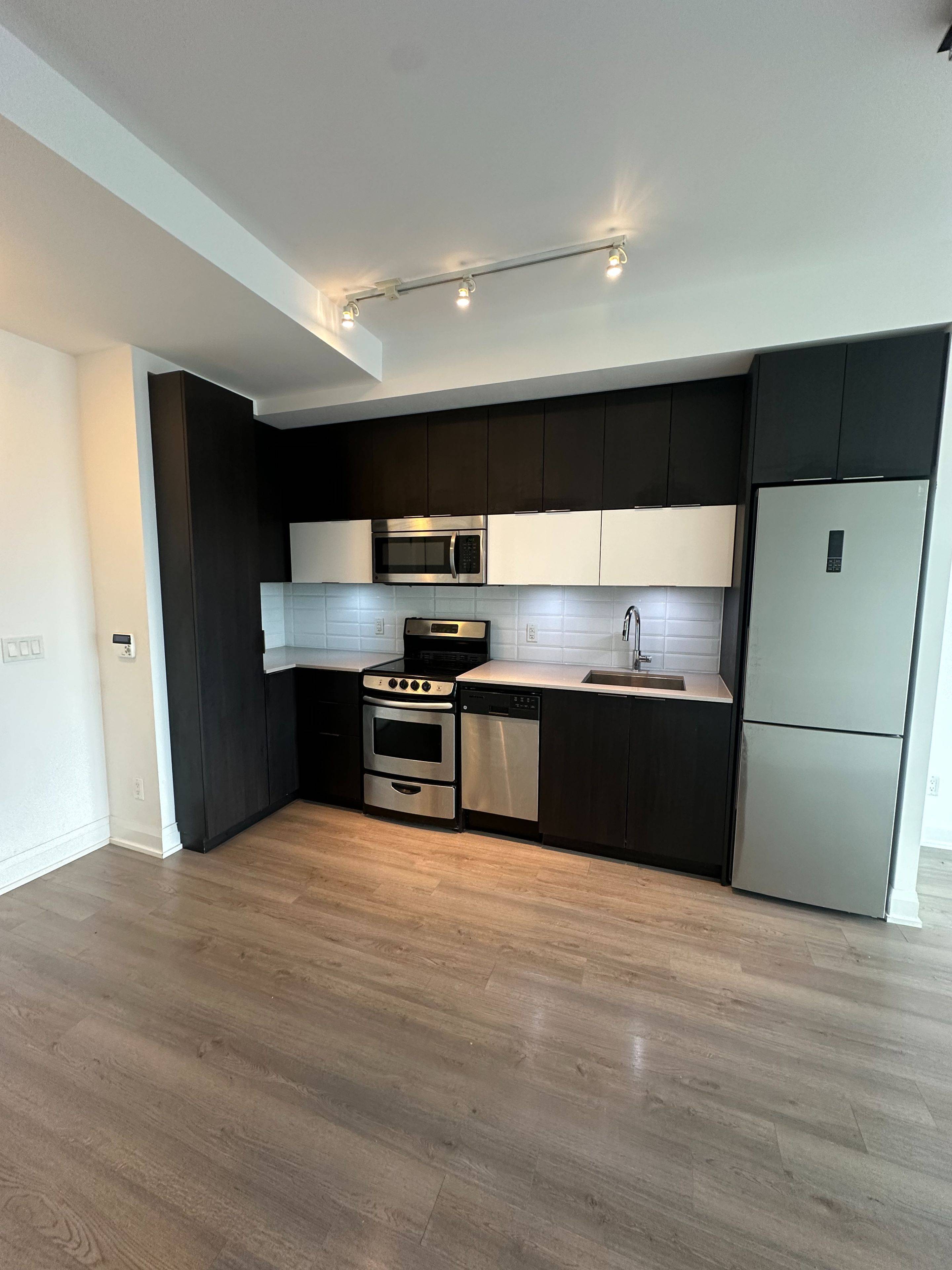 Toronto W06, ON M8V 0C8,56 ANNIE CRAIG DR #4805