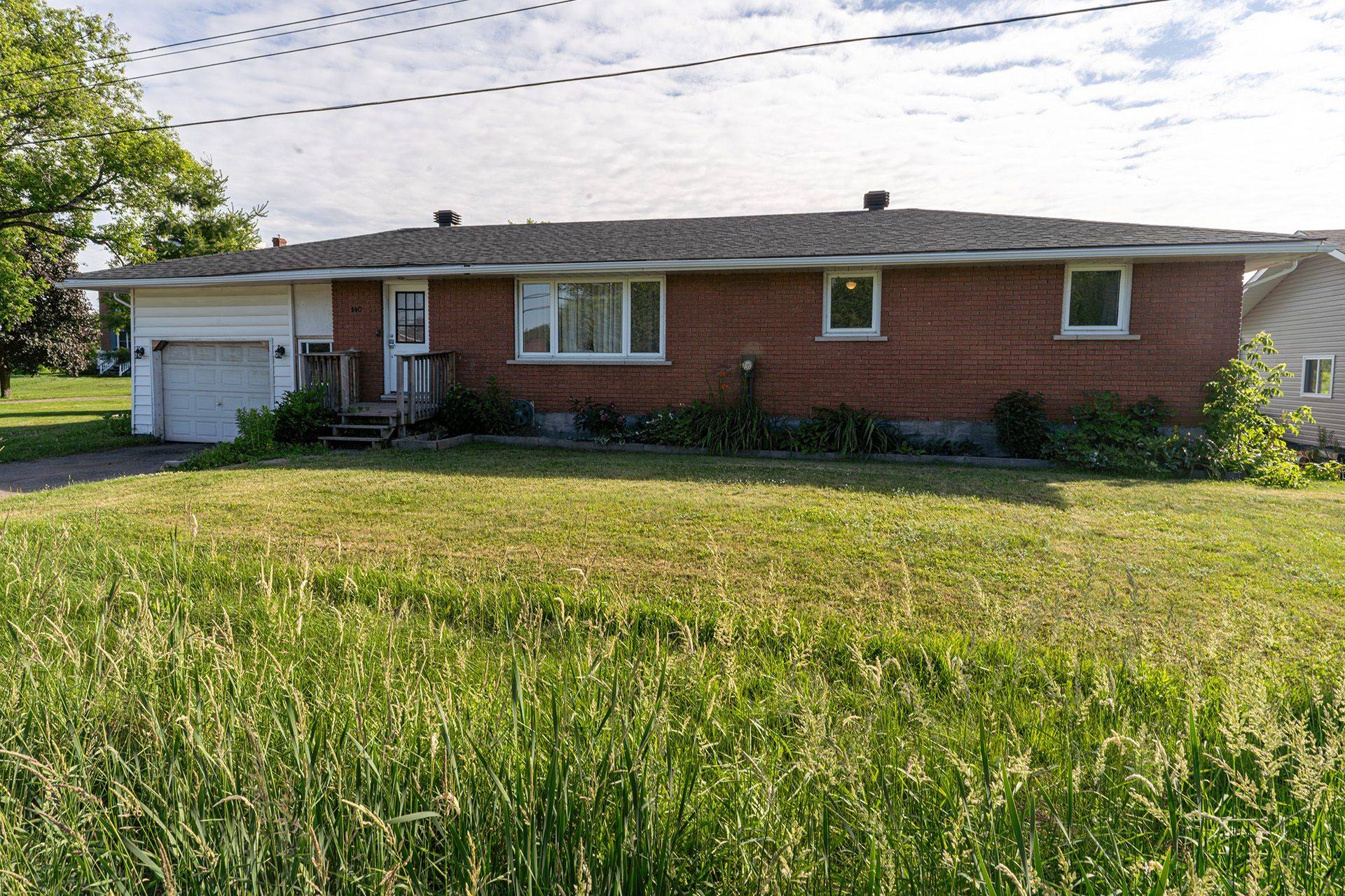 Pembroke, ON K8A 6W4,140 Mud Lake RD