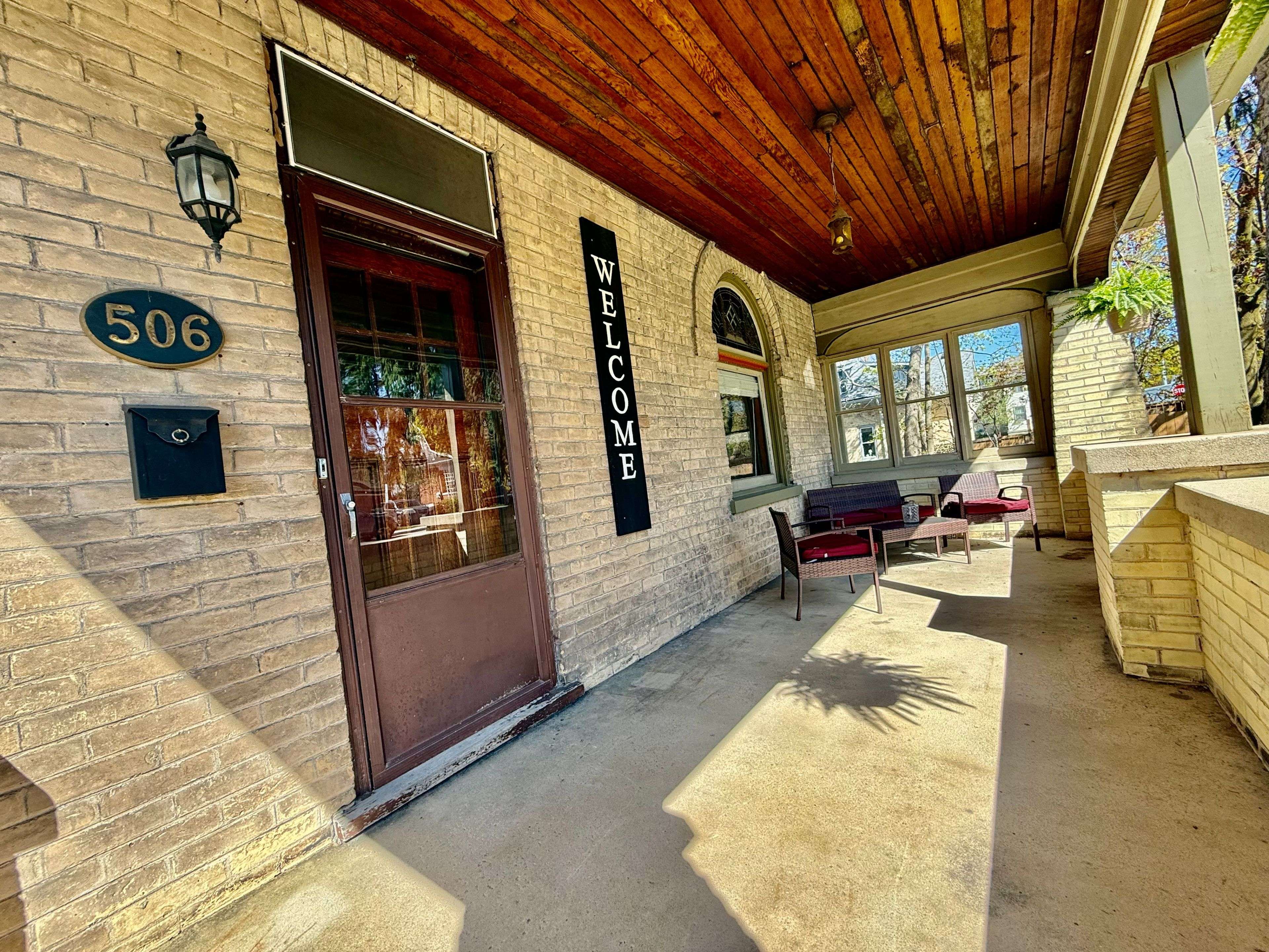 Hanover, ON N4N 2M3,506 9TH AVE