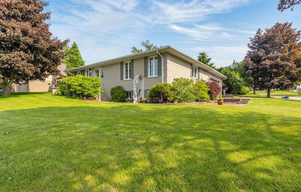 20 Woodcock DR, Tillsonburg, ON N4G 4M2