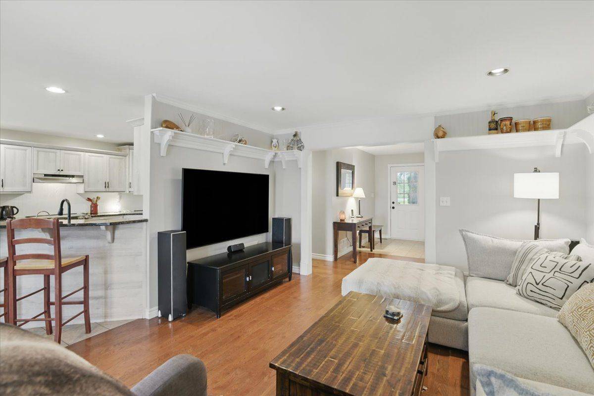 Selwyn, ON K0L 2H0,1907 Pratts Marina RD