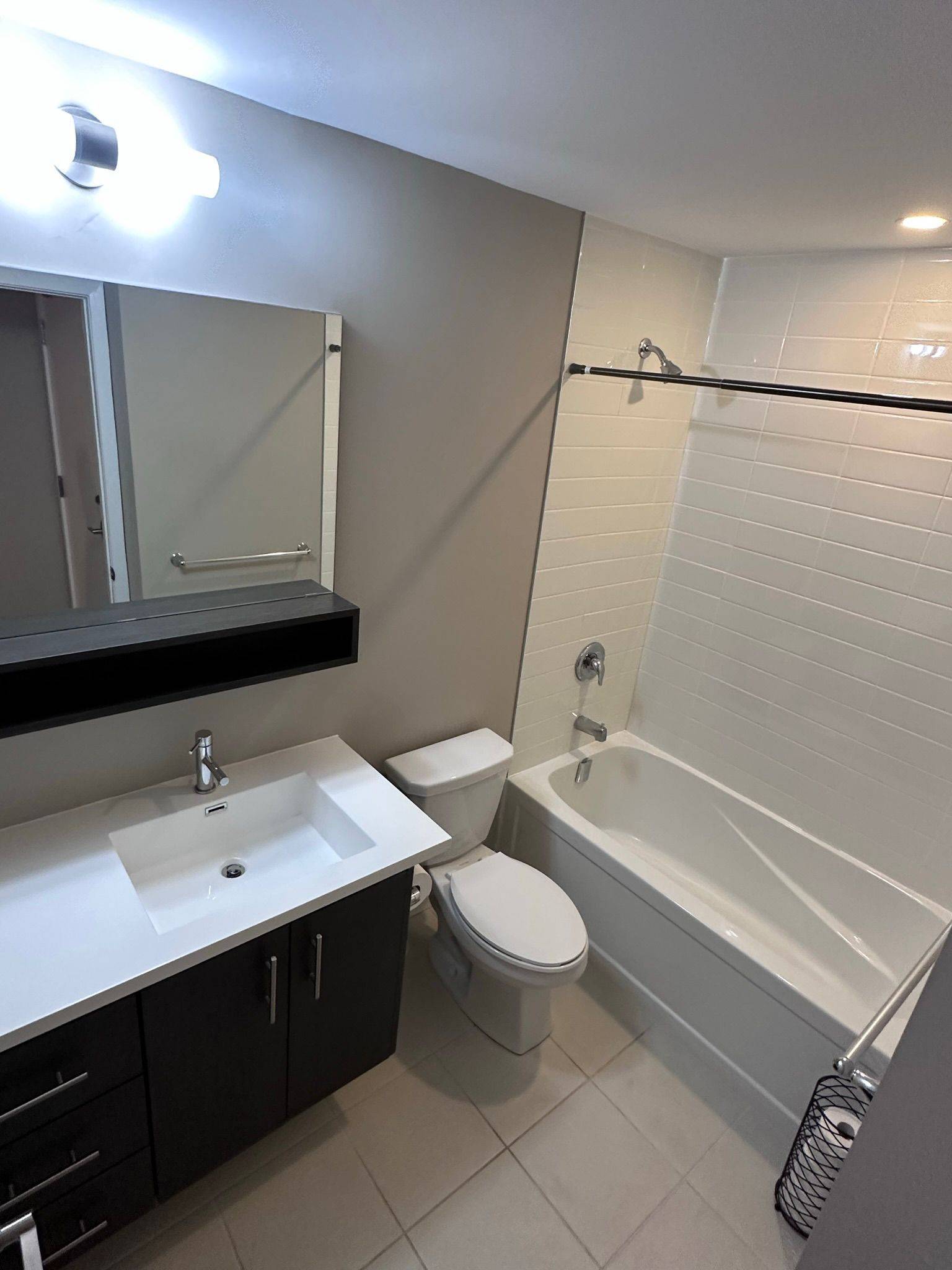 Grimsby, ON L3M 0H1,10 Esplanade LN #313