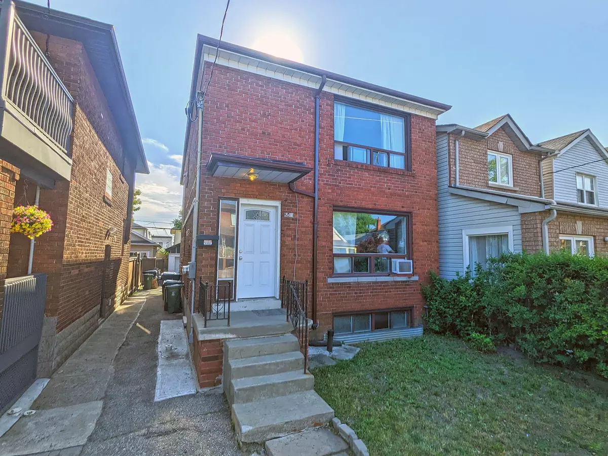 Toronto C03, ON M6C 3Z1,242 Robina AVE #Lower