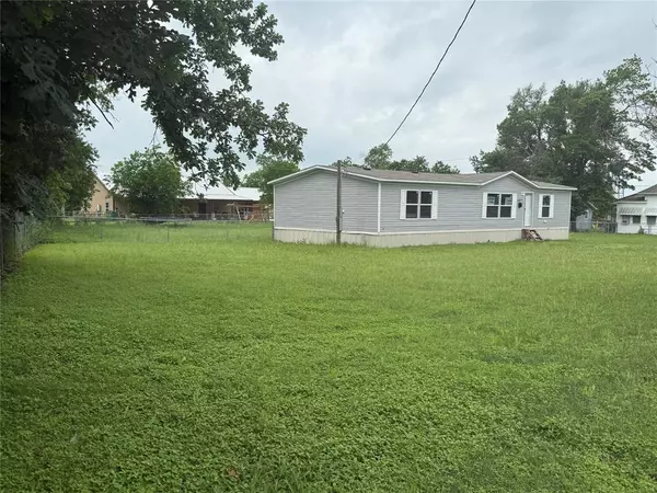 Lott, TX 76656,407 S 2nd Street