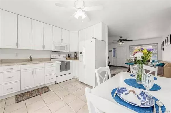 Stuart, FL 34996,413 SE Robalo Ct