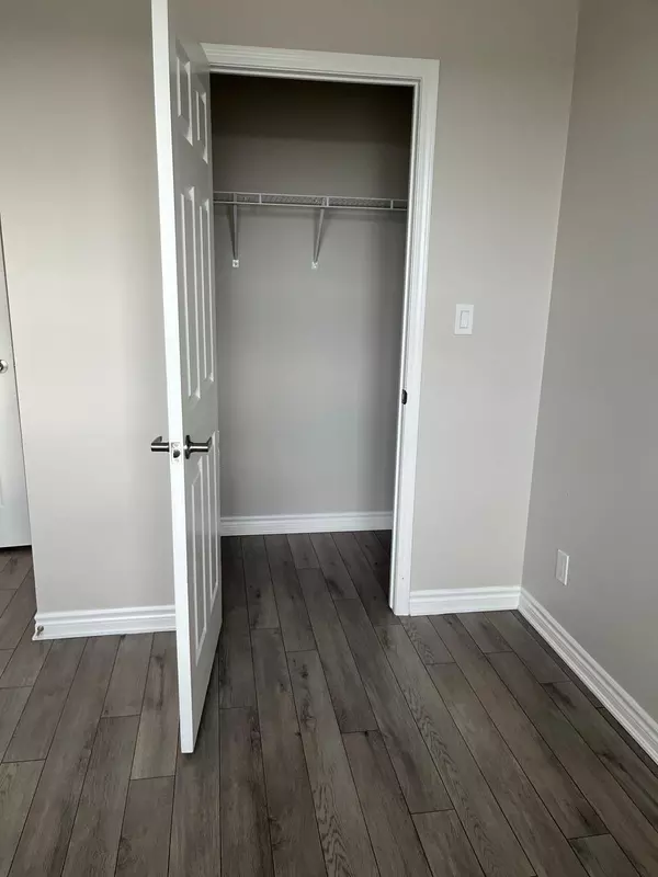 Brampton, ON L7A 5G5,200 Lagerfeld DR #522