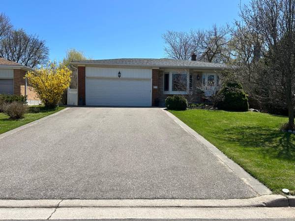 2318 Yolanda DR, Oakville, ON L6L 2H8