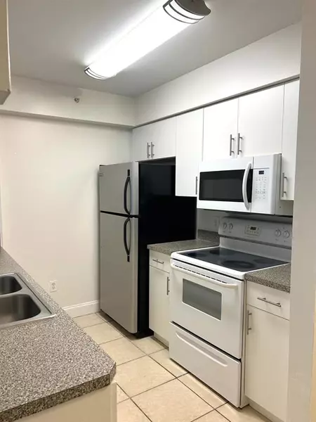 450 S Park Rd #5-104, Hollywood, FL 33021