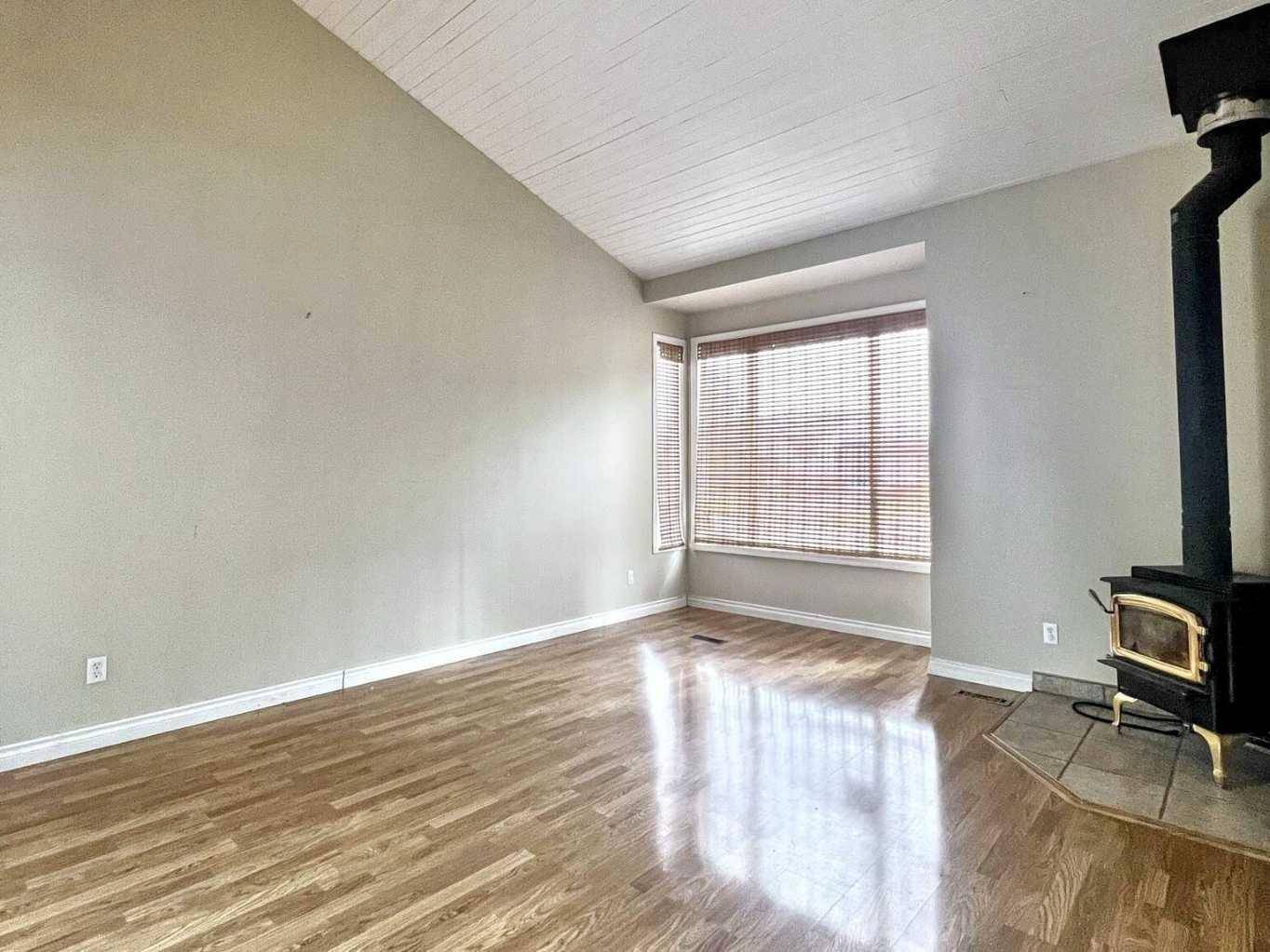 Fort Mcmurray, AB T9H 2W7,165 Rogers CRES