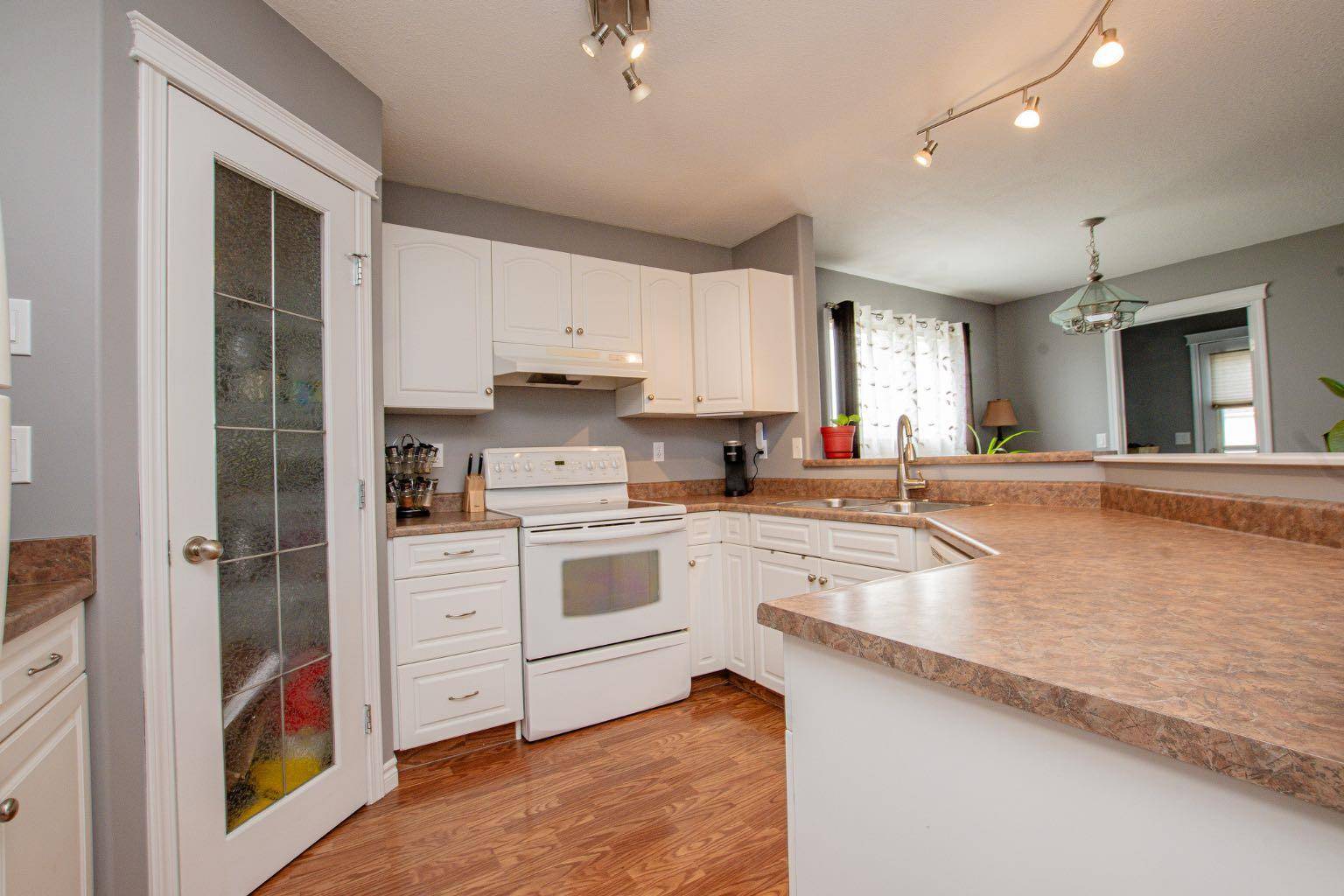 Grande Prairie, AB T8W 2W6,246 Pinnacle DR