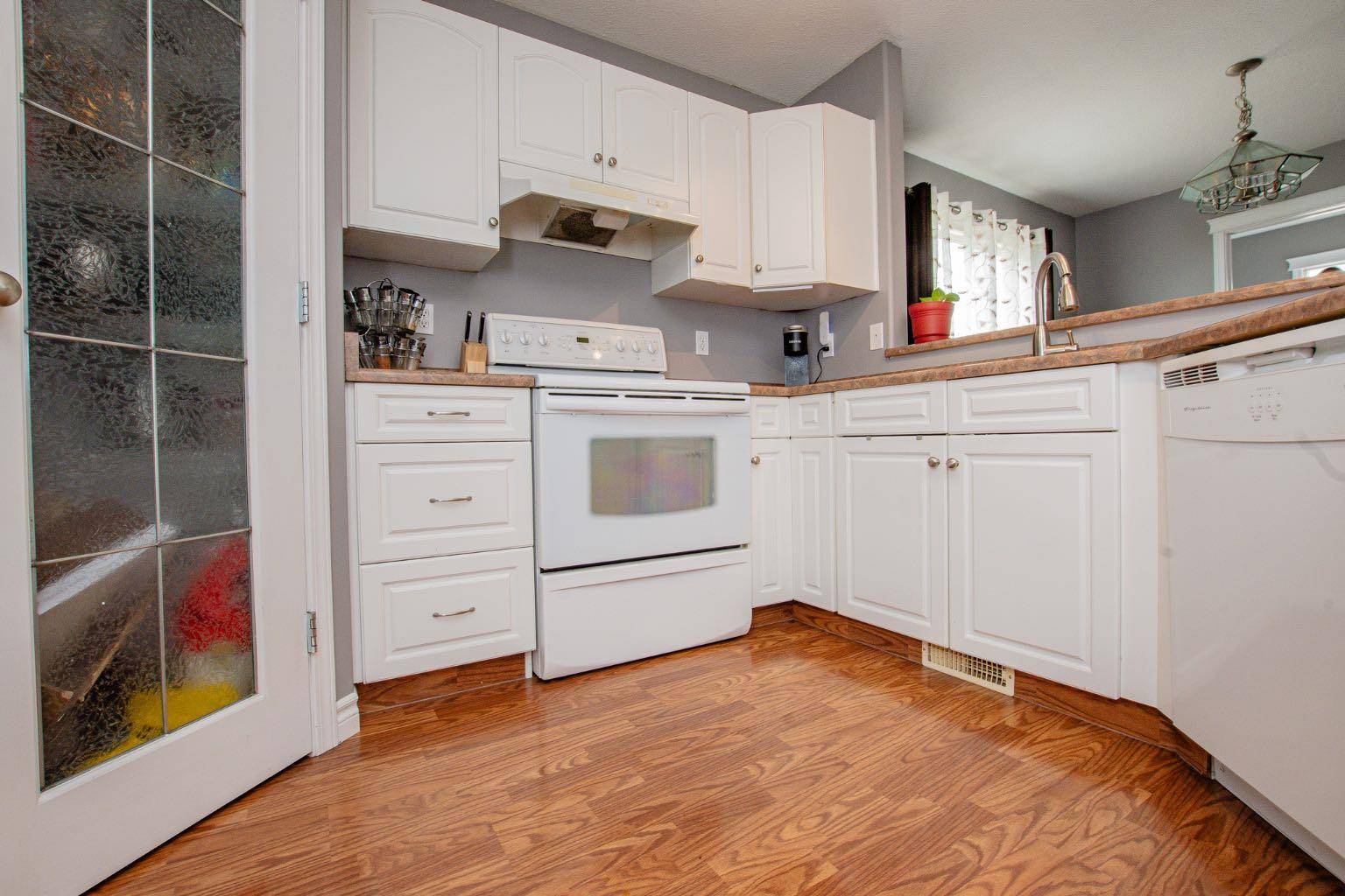 Grande Prairie, AB T8W 2W6,246 Pinnacle DR