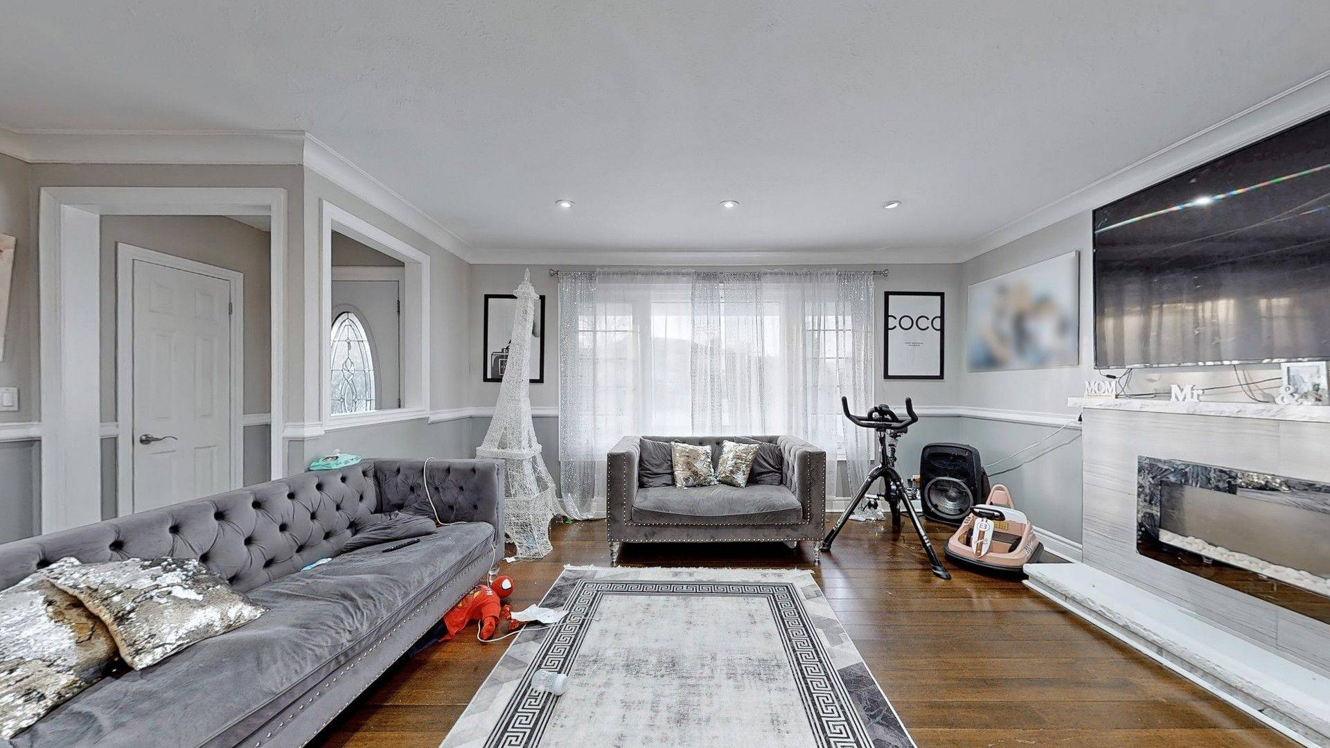 Oshawa, ON L1H 3K5,735 Tennyson AVE