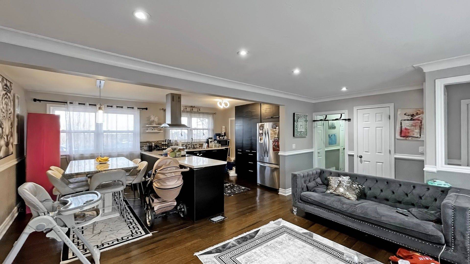 Oshawa, ON L1H 3K5,735 Tennyson AVE