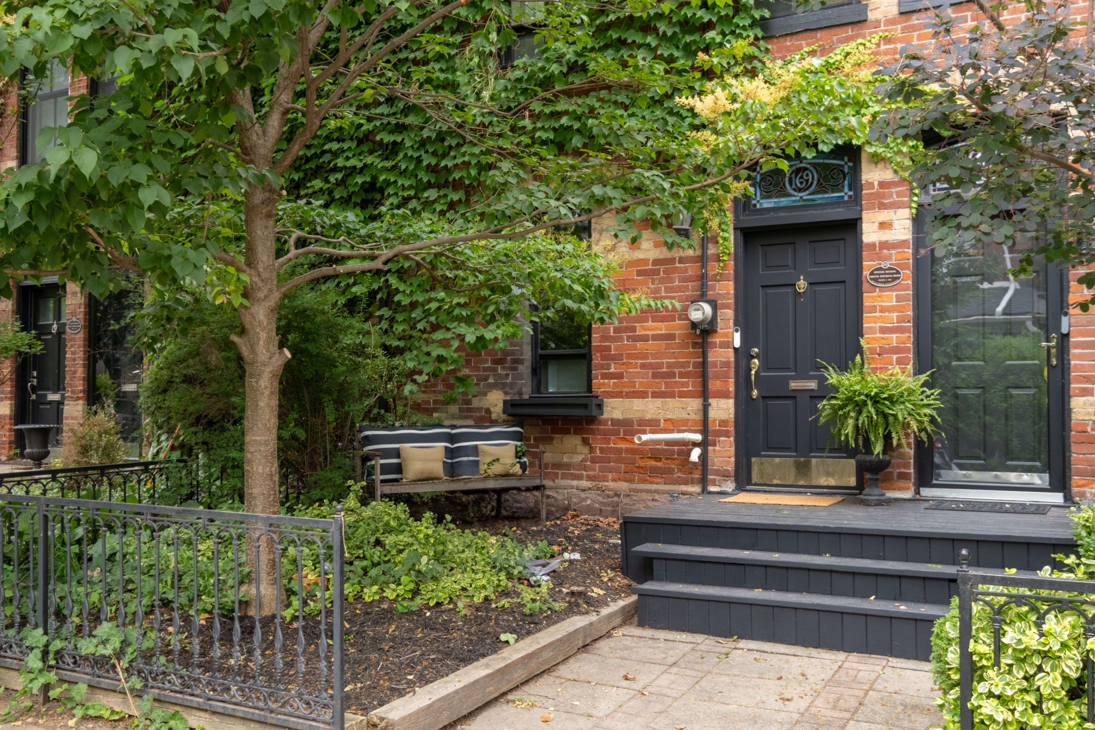 Toronto E01, ON M4M 2K8,169 De Grassi ST