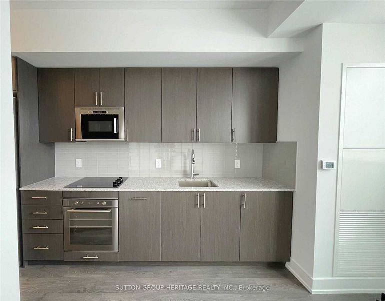 Oshawa, ON L1L 0R5,2550 Simcoe ST N #PH3