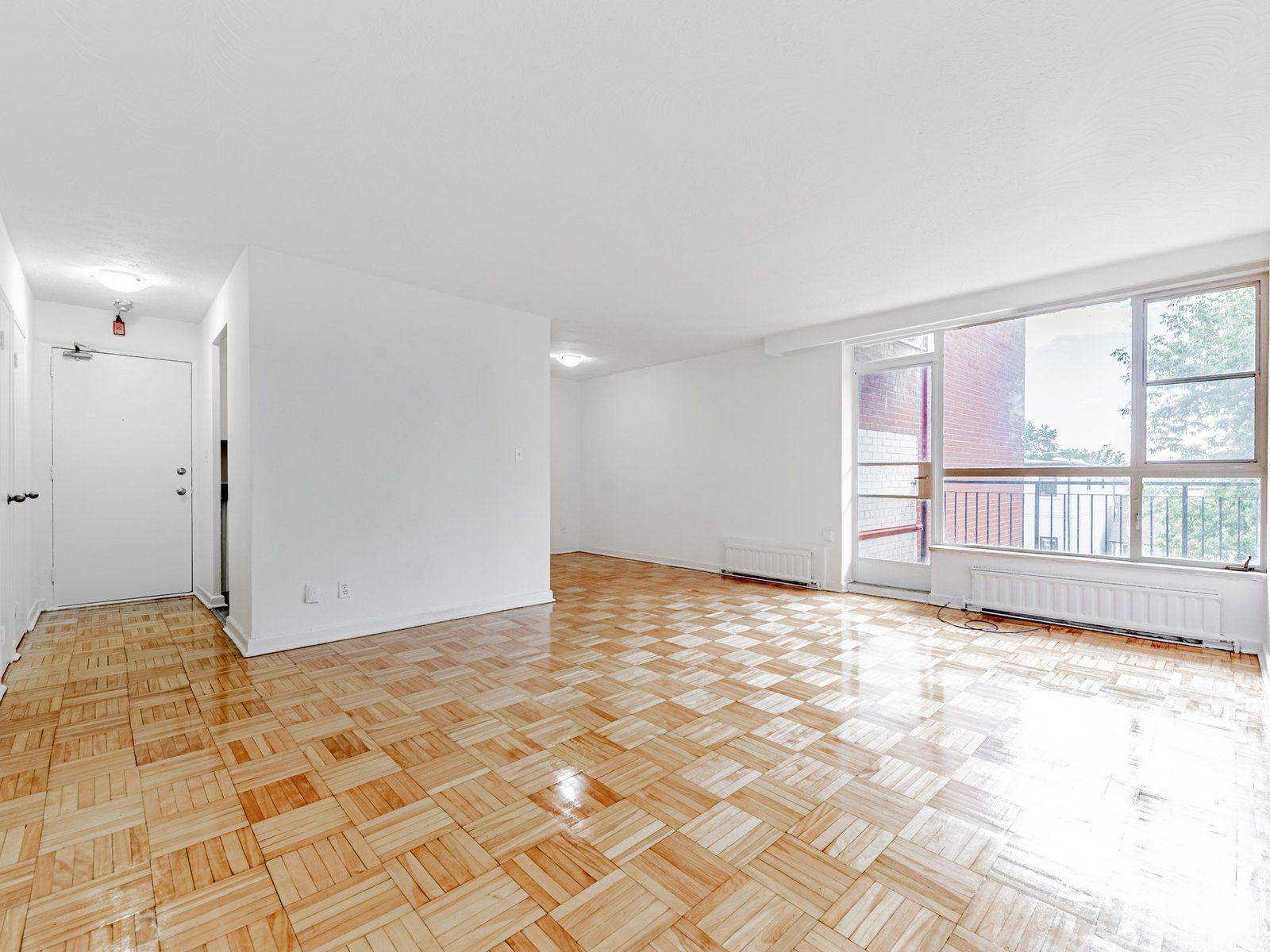 Toronto E03, ON M4J 2L3,165 Cosburn AVE #315