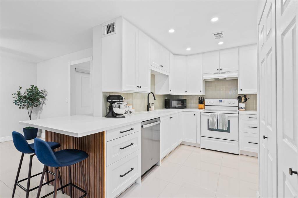 Davie, FL 33324,8059 SW 17th Pl #5-4