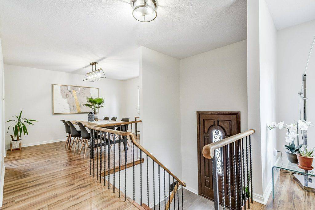 Burlington, ON L7T 4A3,748 Francis RD