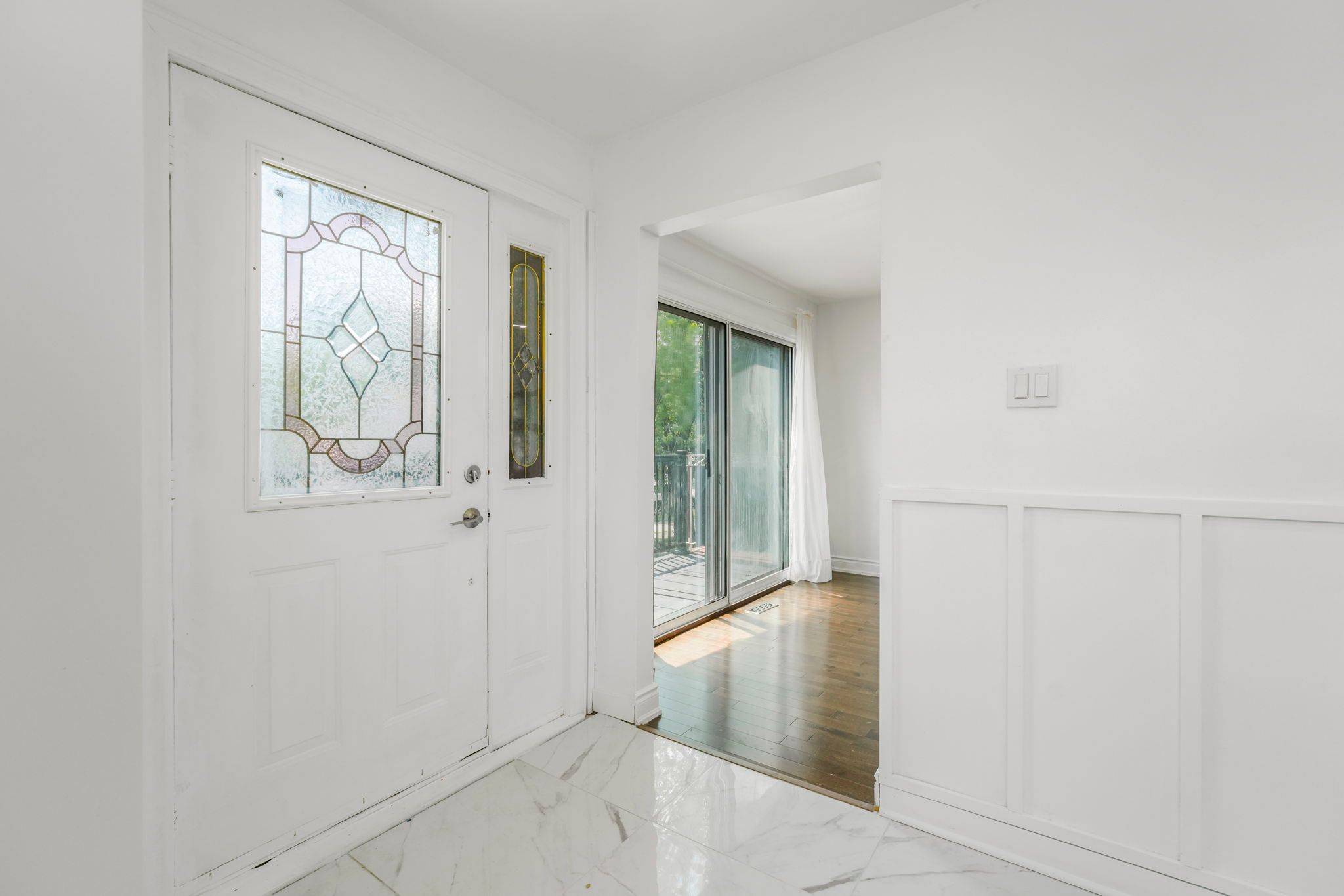 Mississauga, ON L5C 1Z7,3574 Ellengale DR W