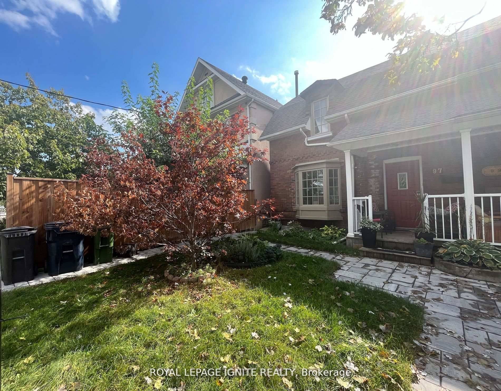 97 Henrietta ST, Toronto W03, ON M6N 1S5
